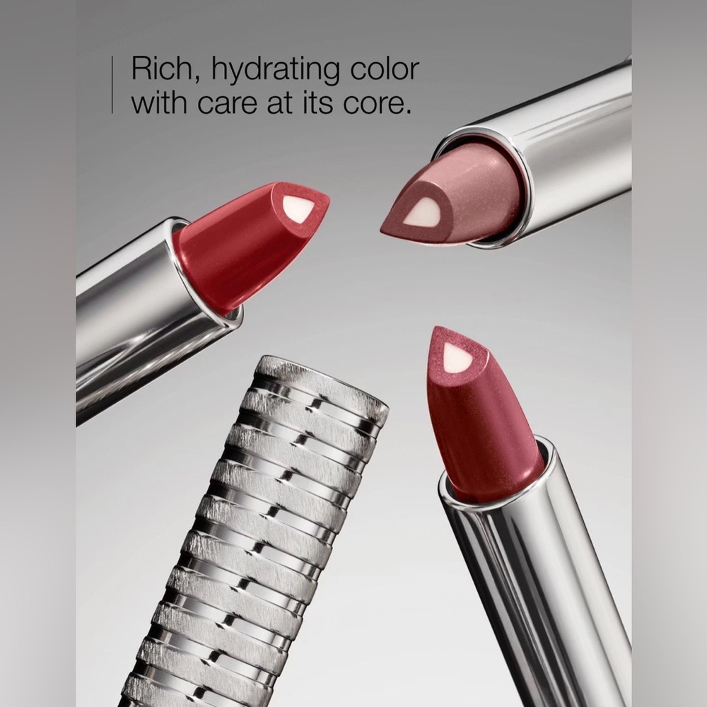 Clinique Dramatically Different in Canoodle 04 - Picture 3 of 3